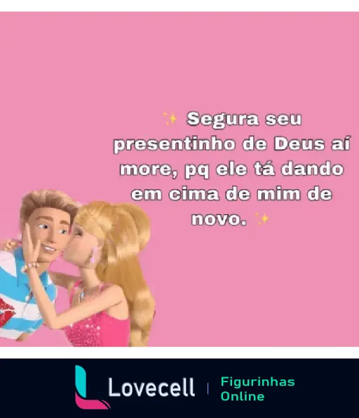 Figurinha da Barbie dando um beijo no Ken com o texto 'Segura seu presentinho de Deus aí more, pq ele tá dando em cima de mim de novo.'