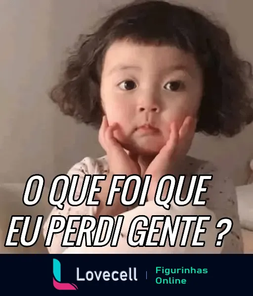 Figurinha da Coreaninha com expressão de surpresa e dúvida com a frase 'O que foi que eu perdi gente?'