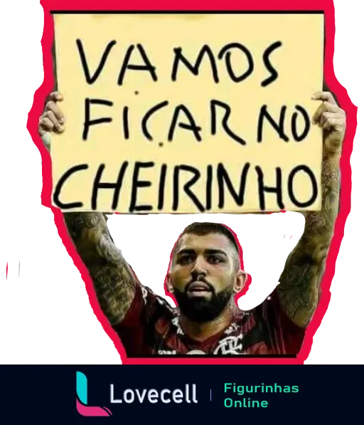 Jogador do Flamengo segurando placa com texto 'VAMOS FICAR NO CHEIRINHO', expressando que o time quase venceu