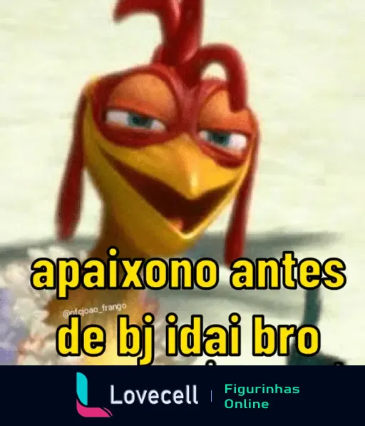 Esta figurinha mostra um personagem de frango animado com uma expressão amorosa, com o texto 'apaixono antes de bj idai bro' da coleção Memes do Joao Frango.