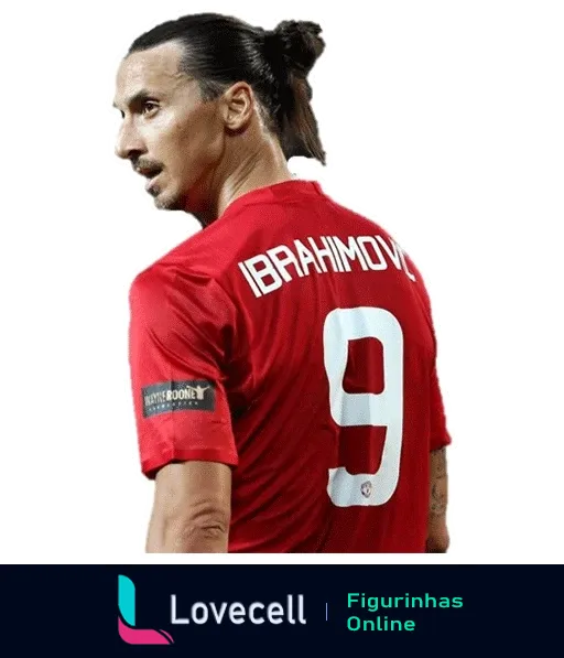 Figurinha de Ibrahimovic no Manchester United, jogador de perfil com camisa vermelha número 9, coque e expressão séria