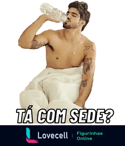 Figurinha com Caio Castro sem camisa, bebendo água e com tatuagens visíveis. Frase 'Tá com sede?' em tom humorístico.