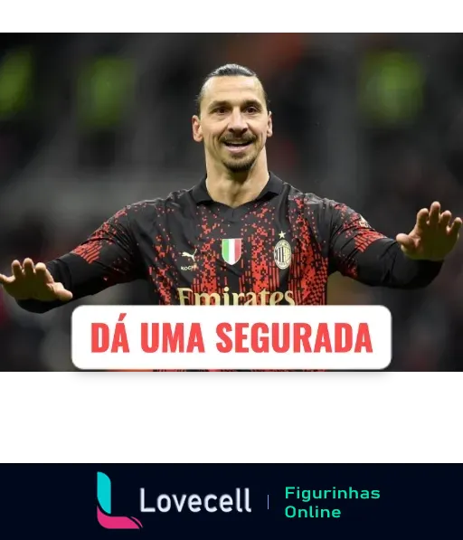 Figurinha do WhatsApp 'Dá uma Segurada' com jogador de futebol do Milan sorrindo e de braços abertos, vestindo uniforme vermelho e preto, com a frase em destaque sugerindo calma e controle