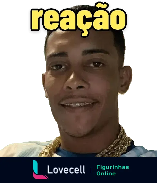 Figurinha de reação do MC POZE MEMES, com o rosto do artista sorrindo levemente e um colar dourado ao redor do pescoço.