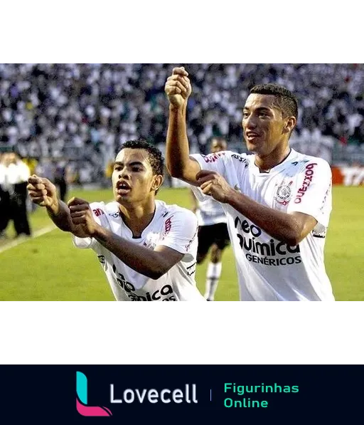 Dois jogadores do Corinthians comemorando vitória, vestidos com uniformes brancos da Neo Química Genéricos, segurando-se pelos braços levantados