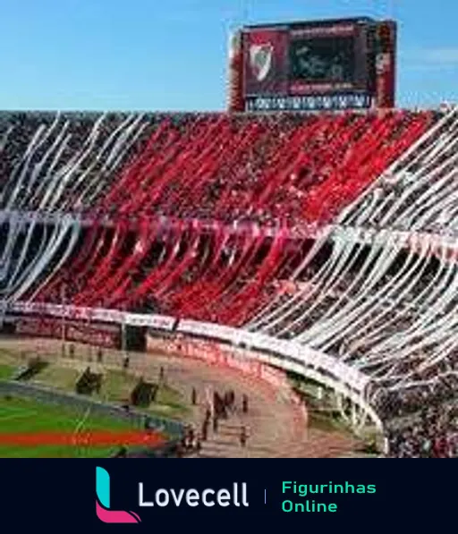 Arquibancada repleta no Estádio do River Plate, com torcedores em vermelho e branco, demonstrando a vibrante atmosfera do local em dia de jogo