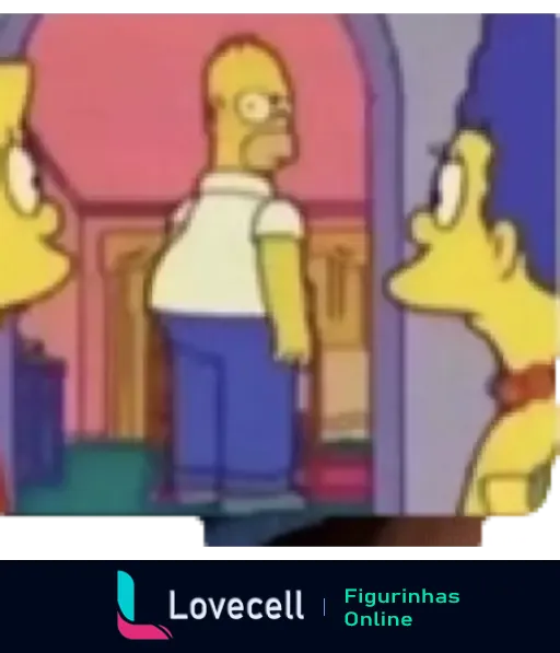 Homer Simpson parado com expressão confusa, enquanto Marge e Lisa o observam em um cenário familiar colorido.