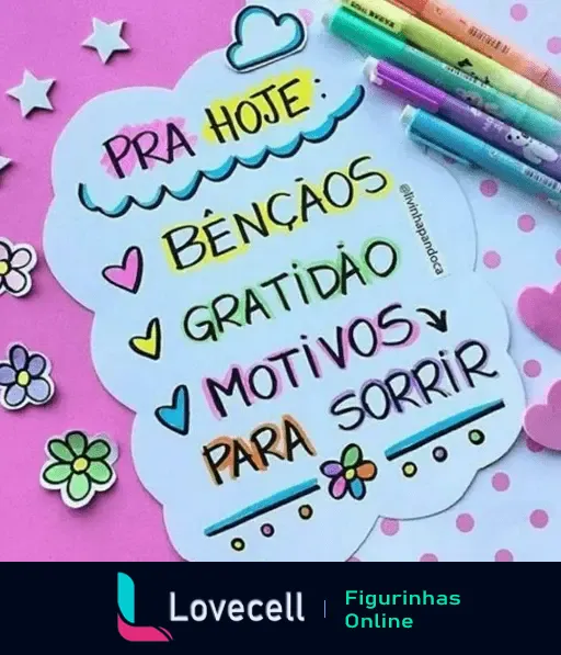 Figurinha com mensagem motivacional em um fundo rosa, destacando 'Pra Hoje: Bênçãos, Gratidão, Motivos para Sorrir'.