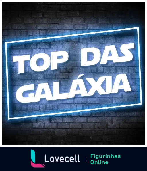 Letreiro neon com o texto 'Top das Galáxia' em luz azul, sobre fundo que simula uma parede de tijolos escuros