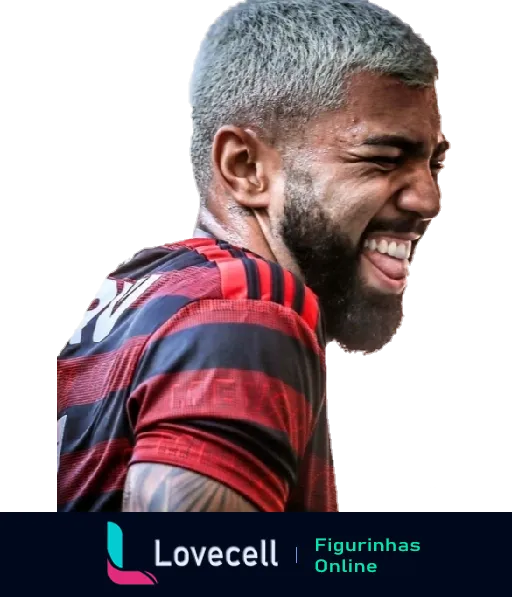 Jogador do Flamengo comemorando com expressão de alegria e vestindo uniforme vermelho e preto durante um jogo