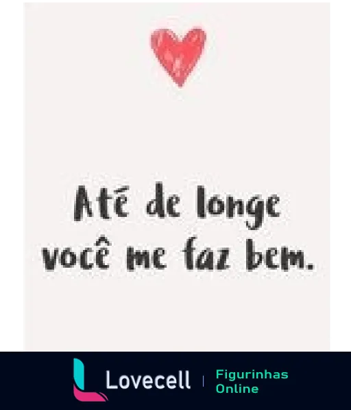 Figurinha com frase de carinho 'Até de longe você me faz bem' em fundo claro e coração vermelho no topo