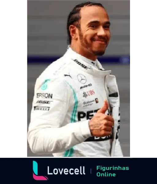 Lewis Hamilton, piloto de Fórmula 1, sorrindo e fazendo sinal de positivo com uniforme da Mercedes e logos da Epson, Petronas e Pirelli