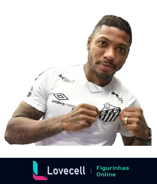 Jogador do Santos FC posando com uniforme oficial branco e pronto para o jogo, em pose de luta, expressando espírito competitivo