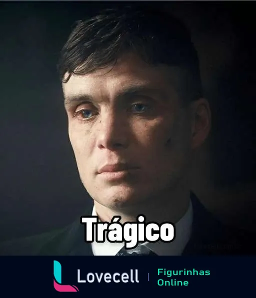 Personagem masculino sério e pensativo dos Peaky Blinders com cicatrizes no rosto e a palavra 'Trágico' na parte inferior