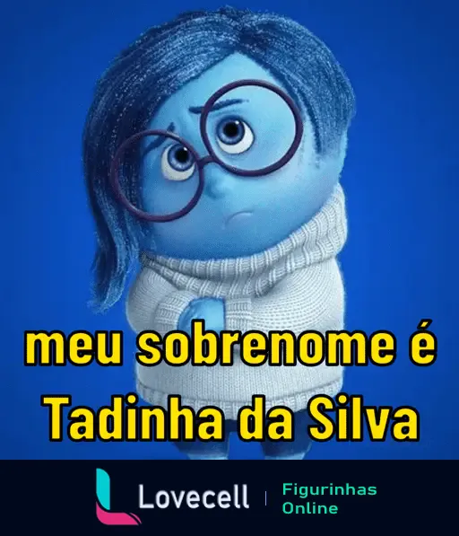 Personagem Tristeza do filme 'Divertidamente', com expressão séria, cabelos azuis e óculos, texto: 'meu sobrenome é Tadinha da Silva'.