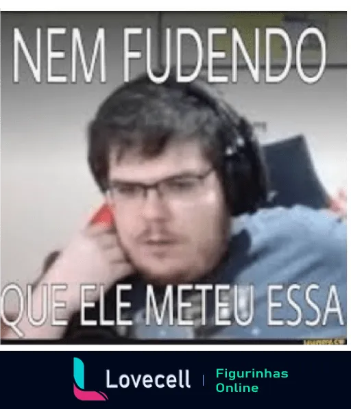 Figurinha do Casimiro com expressão incrédula e o texto 'NEM FUDENDO QUE ELE METEU ESSA' refletindo surpresa durante uma transmissão ao vivo