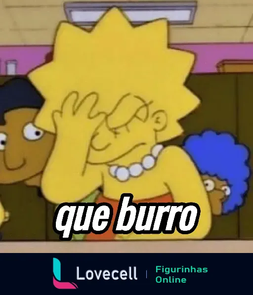 Lisa Simpson, personagem do desenho Os Simpsons, fazendo facepalm e dizendo 'que burro' em uma cena de frustração.