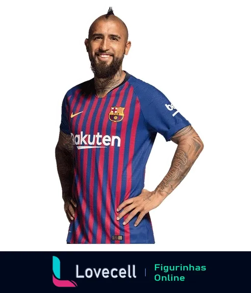 Jogador de futebol masculino do Barcelona sorrindo, com cabelos raspados, barba e tatuagens nos braços, usando camisa com patrocínio da Rakuten