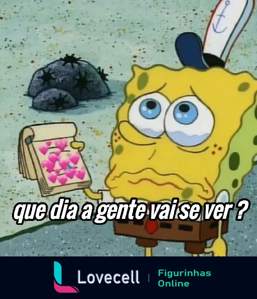 Figurinha com Bob Esponja do desenho animado segurando um caderno com corações, com expressão de tristeza e texto 'que dia a gente vai se ver ?'.