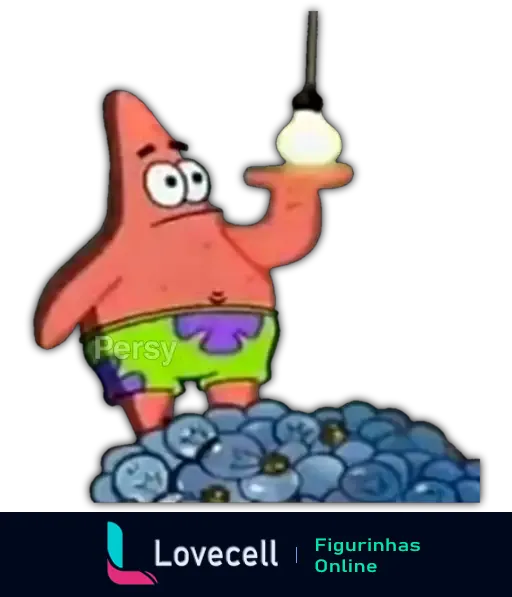 Patrick, do desenho Bob Esponja e amigos, segurando uma lâmpada acesa com expressão séria, destacando-se sobre uma pilha de pedras e fundo escuro.