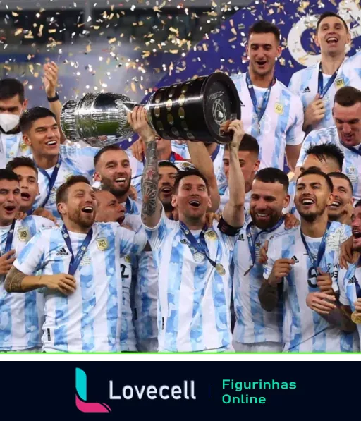 Seleção argentina de futebol celebrando a vitória na Copa América, com Lionel Messi liderando e erguendo o troféu, rodeados por confetes