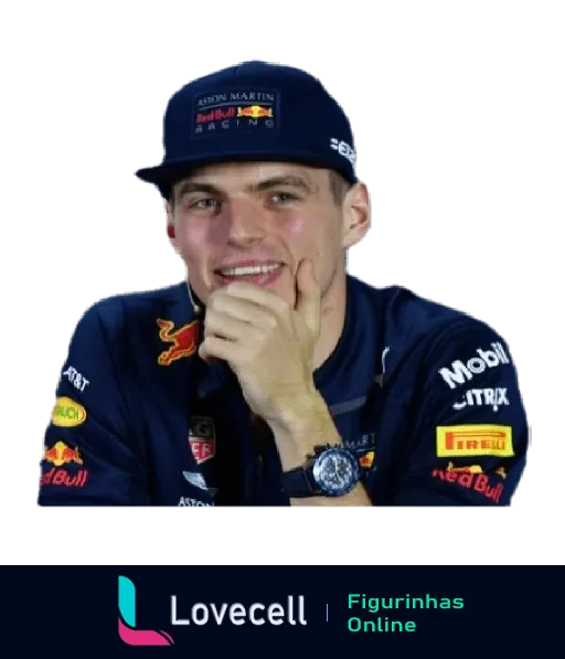 Figurinha de Max Verstappen sorrindo, com uniforme da Red Bull Racing e boné azul Aston Martin, apoiando o rosto na mão