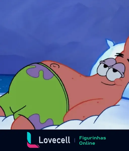 Imagem do Patrick, personagem do desenho Bob Esponja, deitado na cama com um sorriso relaxado no rosto. Ele está usando calções verdes.