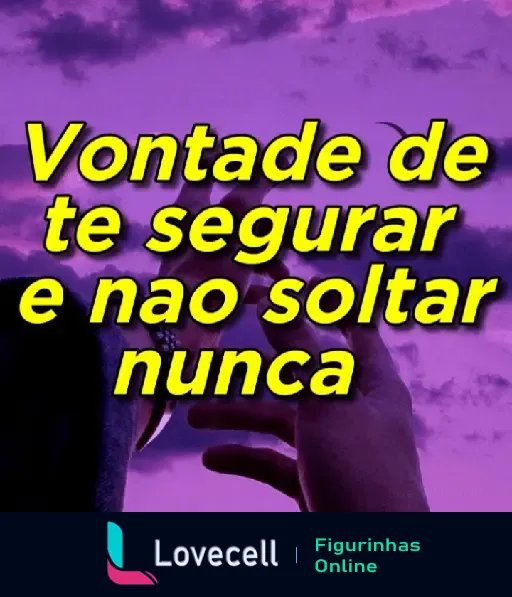 Figurinha romântica com fundo de céu roxo e texto: 'Vontade de te segurar e não soltar nunca', ideal para expressar sentimentos de carinho.