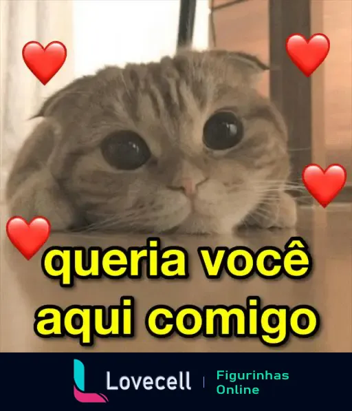 Imagem de um gatinho fofo com grandes olhos, acompanhado de corações vermelhos, com o texto 'queria você aqui comigo'.