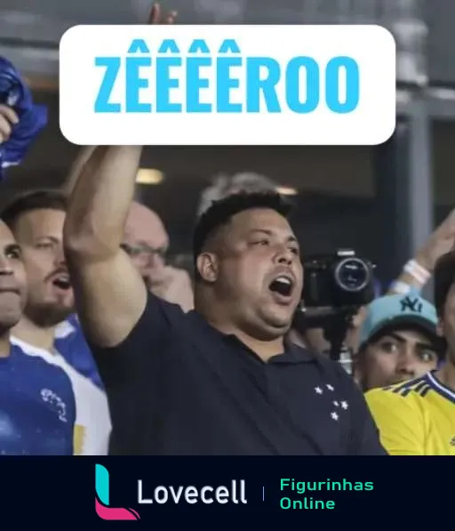 Homem gritando de emoção em jogo de futebol com texto 'ZEEEERO' em caixa de diálogo azul