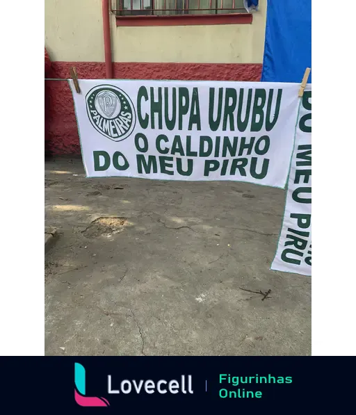 Faixa do Palmeiras com os dizeres: CHUPA URUBU O CALDINHO DO MEU PIRU.