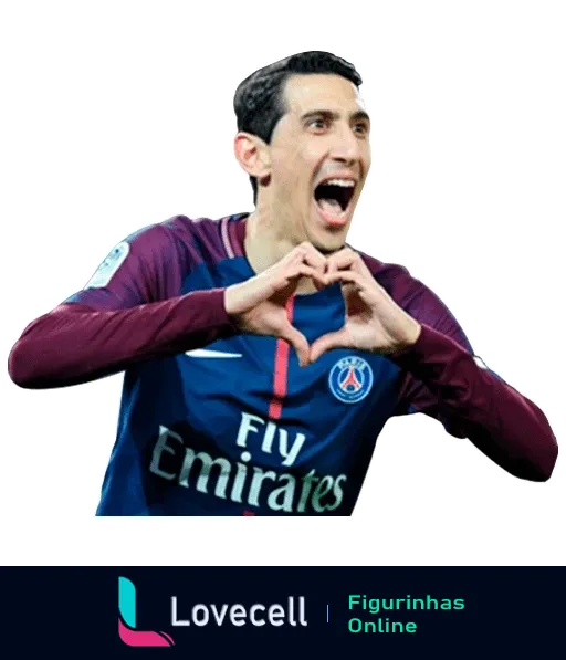 Jogador do Paris Saint-Germain comemorando com uniforme vinho e logotipo Fly Emirates, fazendo gesto de coração com as mãos