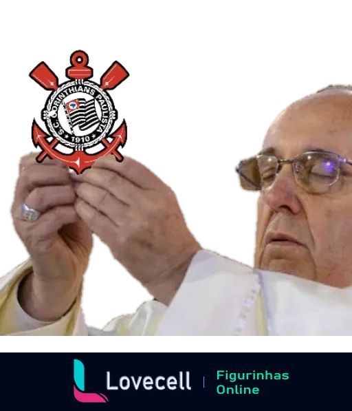 Papa segurando emblema do Corinthians, combinando religiosidade e paixão pelo futebol brasileiro