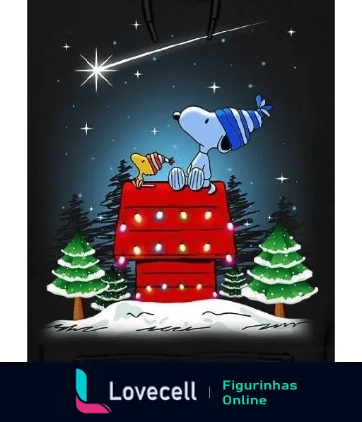 Snoopy e Woodstock no topo de uma casa vermelha decorada com luzes de Natal, observando uma estrela cadente em uma noite estrelada, com árvores de Natal cobertas de neve ao fundo