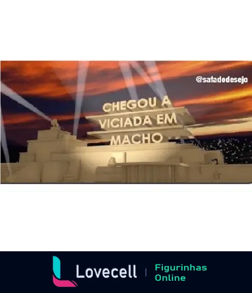 Imagem com o texto 'Chegou a viciada em macho' exibido em letras grandes e iluminadas, similar ao logo da 20th Century Fox. Em segundo plano, um céu com nuvens alaranjadas e púrpuras e o nome do autor '@safadodesejo' no canto superior direito.