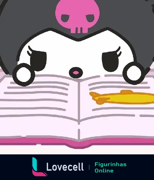 Kuromi, personagem famosa da coleção Kuromi e Hello Kitty, está concentrada lendo um livro aberto com um osso amarelo desenhado.