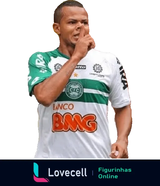 Jogador do Coritiba comemorando com gesto de silêncio durante jogo, uniforme com patrocínios do Banco BMG e LG