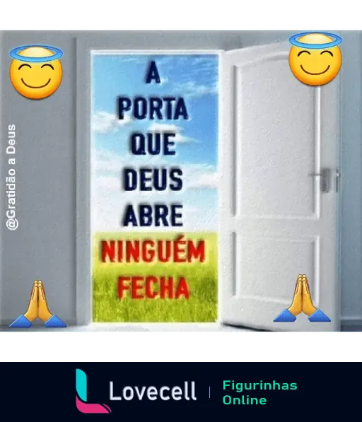 Figurinha de mensagem evangélica com a frase 'A porta que Deus abre ninguém fecha', com fundo de céu azul e grama verde. Emoticons de anjo e mãos em oração nas laterais.