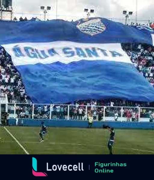 Bandeira grande do clube Água Santa em azul e branco, segurada por torcedores no estádio