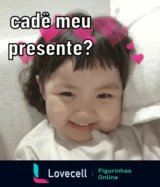 Imagem fofa de uma criança sorrindo com texto 'cadê meu presente?' e corações ao redor, ideal para o Dia dos Namorados.