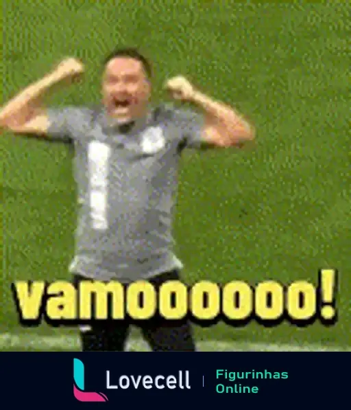 Homem celebrando euforicamente em campo de futebol, vestindo uniforme cinza e preto, gritando 'Vamooooo!' com alegria contagiante