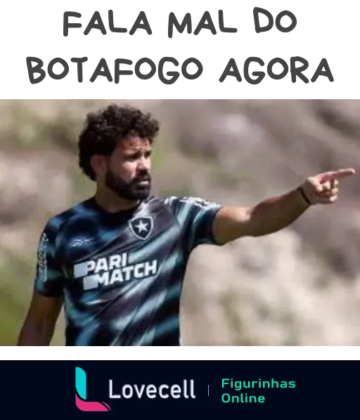 Treinador do Botafogo com barba e cabelo encaracolado vestindo camisa com logo PariMatch apontando para fora da cena em contexto de futebol