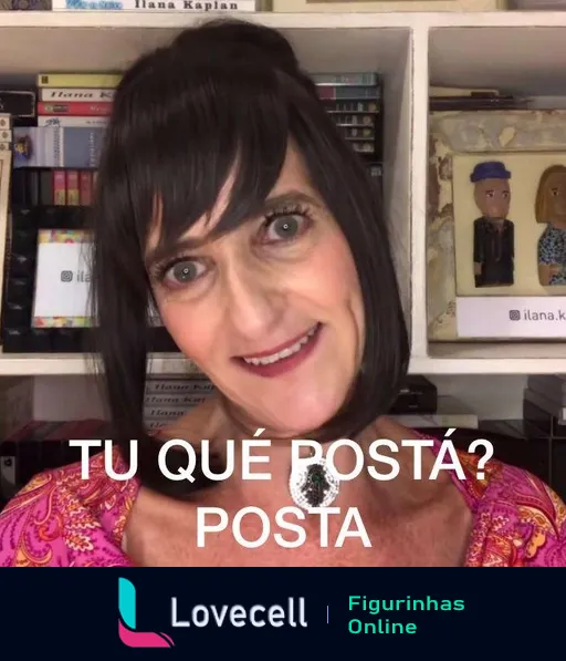 Figurinha com Keila Mellman sorrindo, vestindo blusa colorida, com o texto 'TU QUÉ POSTÁ? POSTA' em estilo enérgico e motivacional