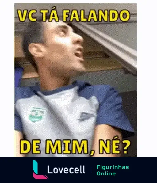 Douglas Souza com expressão surpresa e cômica perguntando 'Você tá falando de mim, né?' enquanto olha para frente e para cima, em estilo de meme