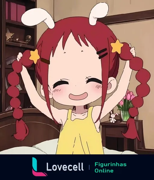 Imagem de uma menina anime adorável com orelhinhas, trancinhas vermelhas e estrelas no cabelo, sorrindo animadamente em um quarto decorado.