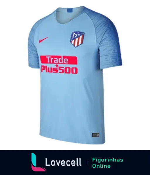 Camisa de futebol do Atlético Madrid azul clara com detalhes escuros nas mangas e patrocínio da Trade Plus500