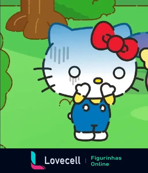 A famosa personagem Hello Kitty, olhando assustada, usando um macacão azul, com mãos no rosto, em uma cena ao ar livre, da coleção Kuromi e Hello Kitty.