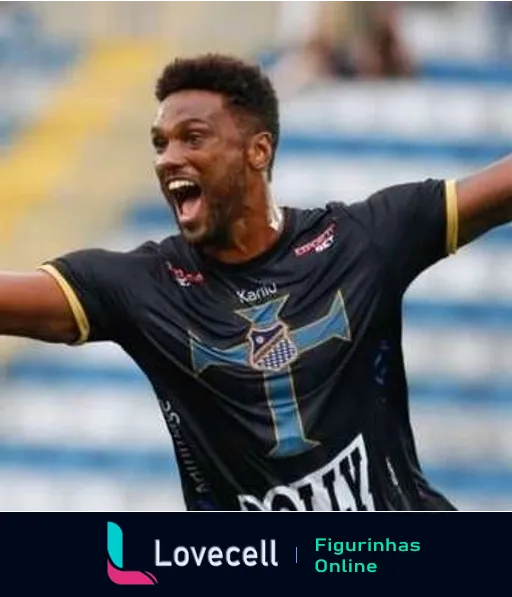 Jogador do Água Santa celebrando intensamente com uniforme preto, escudo visível e patrocínio da Poty, expressando emoção após jogada de sucesso