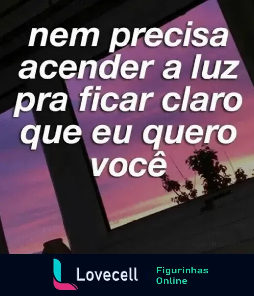 Figurinha de WhatsApp da pasta Apaixonados com a frase romântica: 'nem precisa acender a luz pra ficar claro que eu quero você', e fundo de pôr do sol.