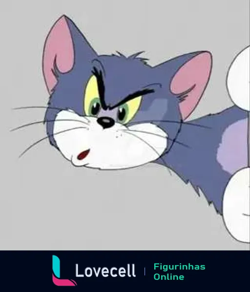 Figurinha do Tom irritado do desenho Tom e Jerry com olhos semicerrados e sobrancelhas franzidas em tons de cinza e rosa